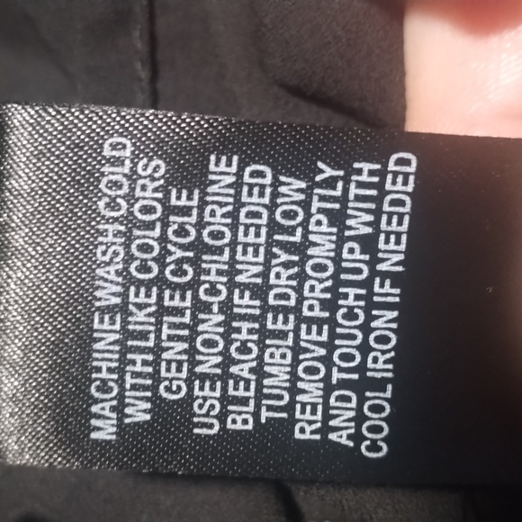 ✨Torrid Button V-Neck Black Top - Picture 7 of 8